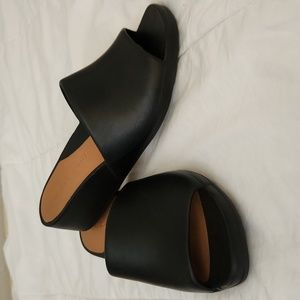 Gentle Souls black platform wedge sandal